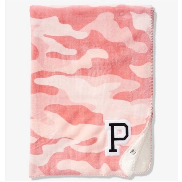 Pink camo Sherpa blanket - Picture 1 of 5